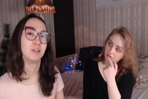 cute kissing brunette TS And Red blowjob playgirl